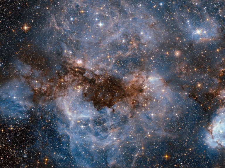 Hubble Peers into the Storm  e