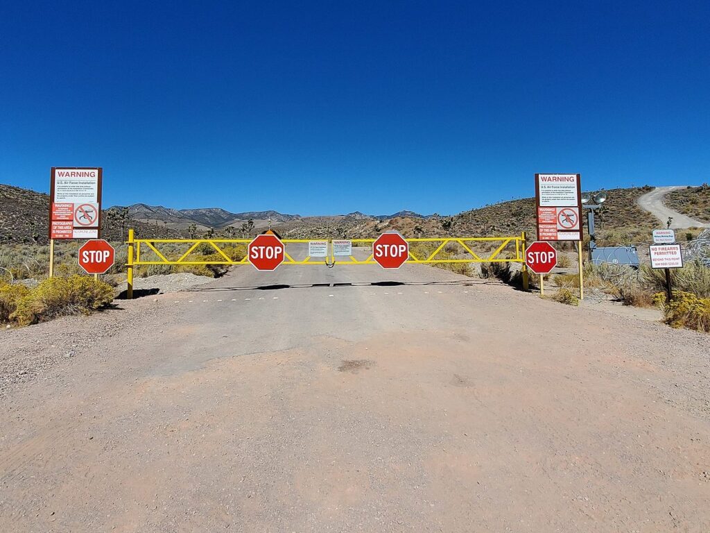Area Main Gate e