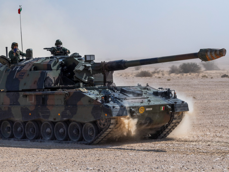 Italian Army   nd Field Artillery Regiment  Ariete  PzH  self propelled howitzer in Qatar e