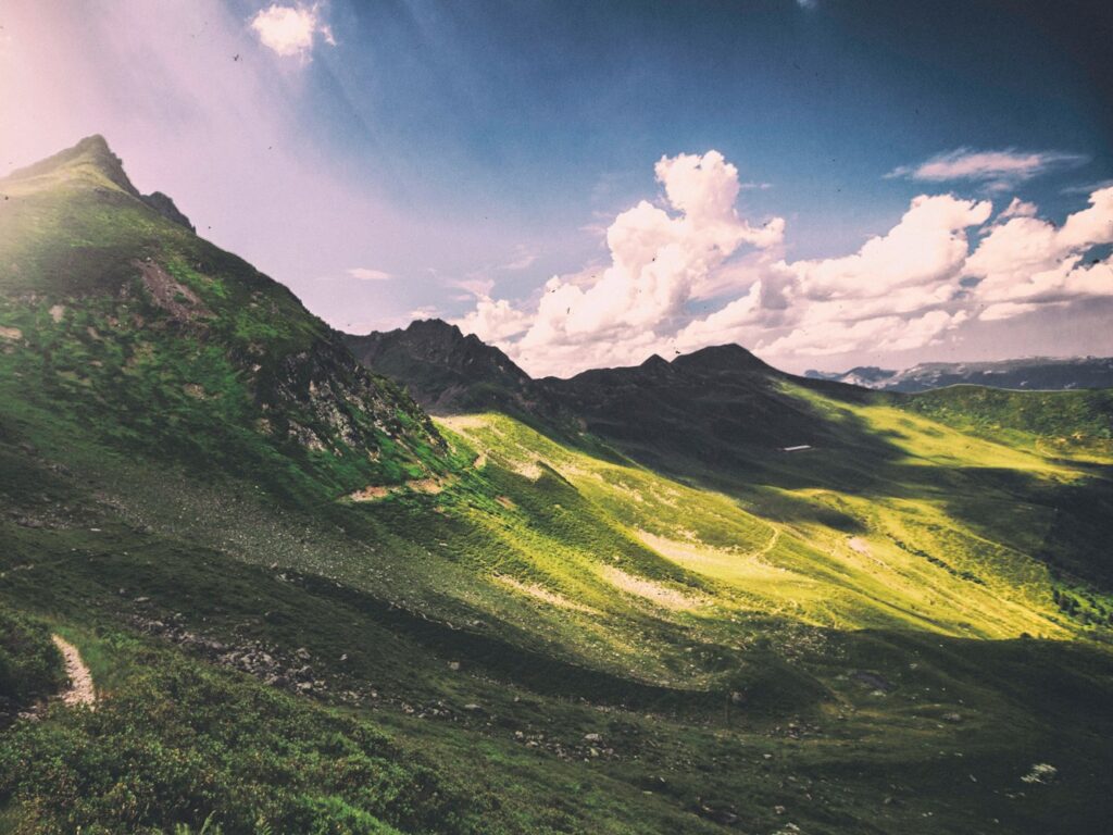 landscape photo of mountain range